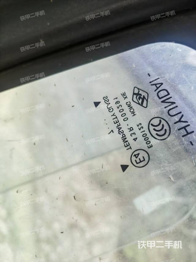 行走控制手柄和踏板?俯拍(駕駛室部分) 行走控制手柄和踏板?俯拍(駕駛室部分)