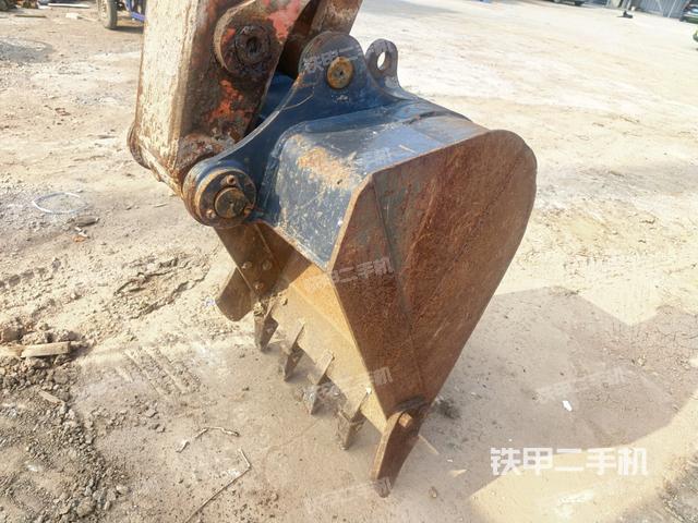 铲斗45度(工作和回转装置) 铲斗45度(工作和回转装置)