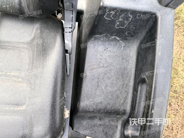驾驶室内座椅、仪表操作手柄全景(压路机驾驶室) 驾驶室内座椅、仪表操作手柄全景(压路机驾驶室)
