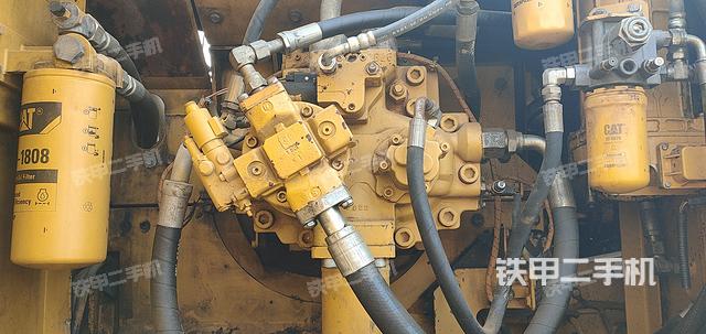 液壓泵艙室正面整體(整機(jī)外觀) 液壓泵艙室正面整體(整機(jī)外觀)
