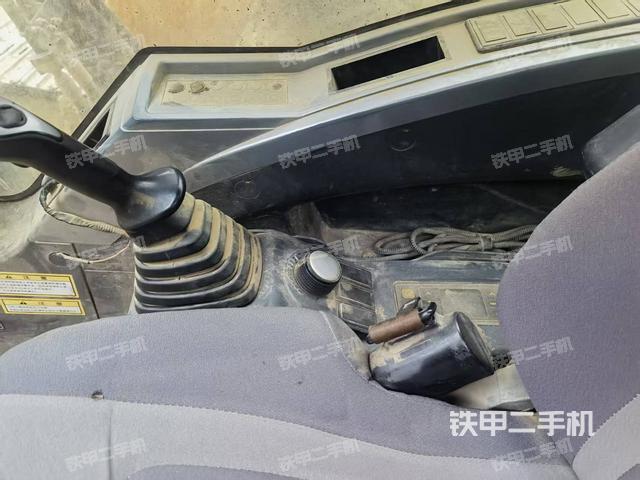 駕駛室左前45度(駕駛室部分) 駕駛室左前45度(駕駛室部分)
