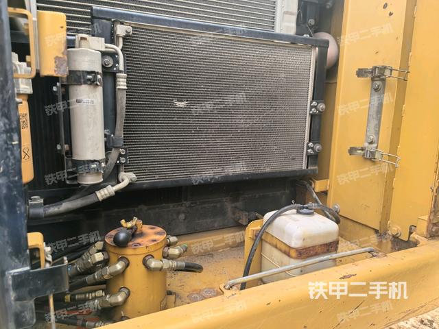 散熱器正面(大件艙室) 散熱器正面(大件艙室)