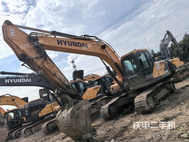 現(xiàn)代R215VS挖掘機