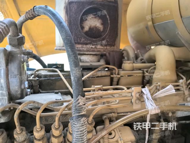 柴油泵全景(压路机发动机舱) 柴油泵全景(压路机发动机舱)