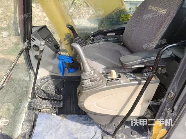 駕駛室整體(整機外觀) 駕駛室整體(整機外觀)