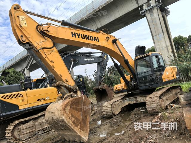 現(xiàn)代R305LVS挖掘機