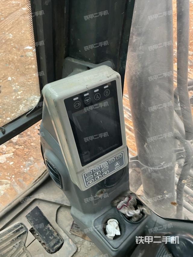 座椅右侧控制台/钥匙门/油门/含右手柄（驾驶室部分）