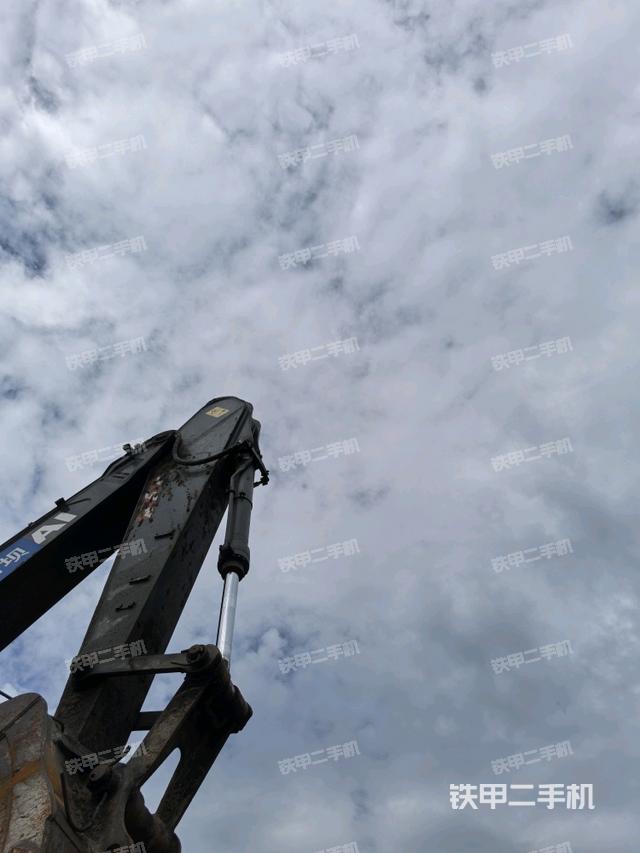 小臂整体左后(工作和回转装置) 小臂整体左后(工作和回转装置)