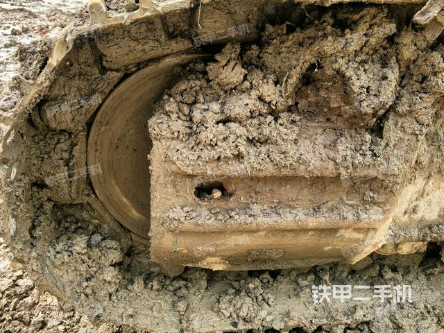 右側(cè)履帶整體(行走機構(gòu)) 右側(cè)履帶整體(行走機構(gòu))