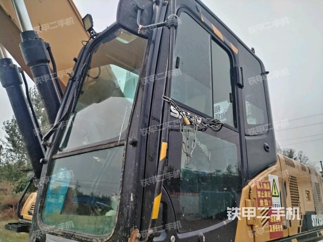 駕駛室整體(整機(jī)外觀) 駕駛室整體(整機(jī)外觀)