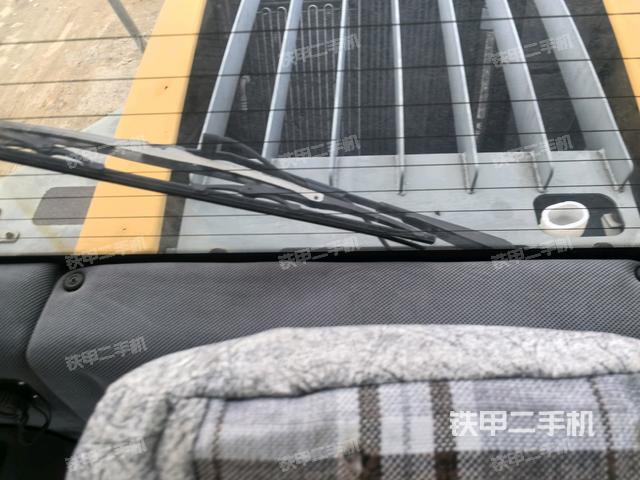 前挡风玻璃标 (驾驶室部分) 前挡风玻璃标 (驾驶室部分)