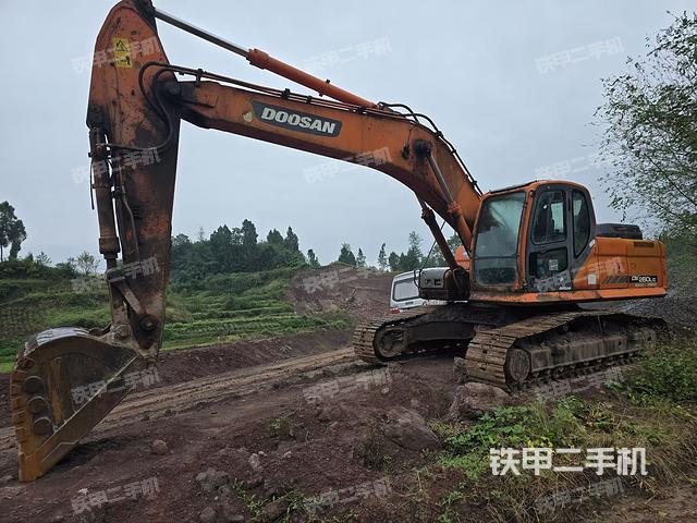 斗山DX260LC挖掘機