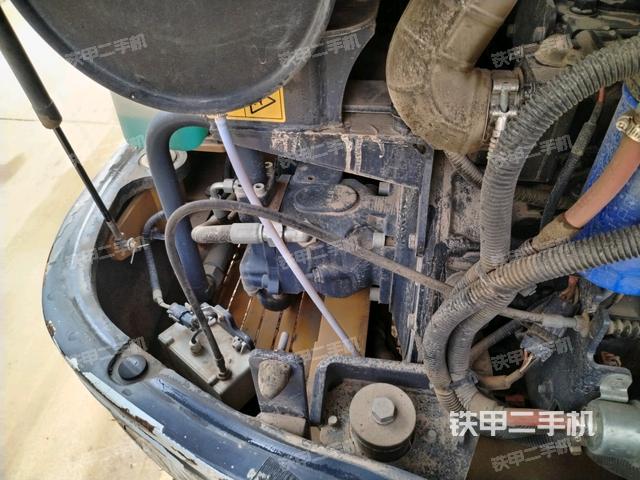 液壓泵艙室正面整體(整機(jī)外觀) 液壓泵艙室正面整體(整機(jī)外觀)