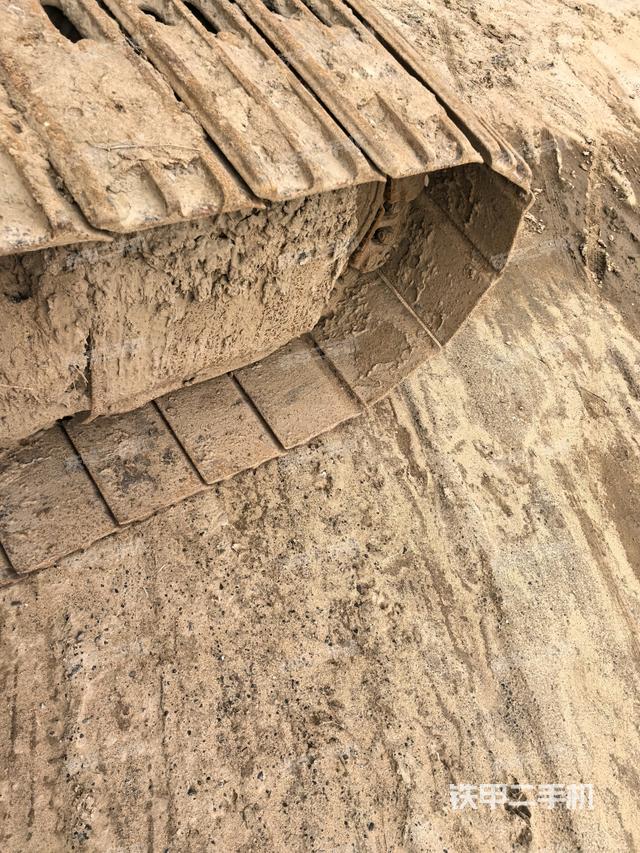 右侧履带整体(行走机构) 右侧履带整体(行走机构)