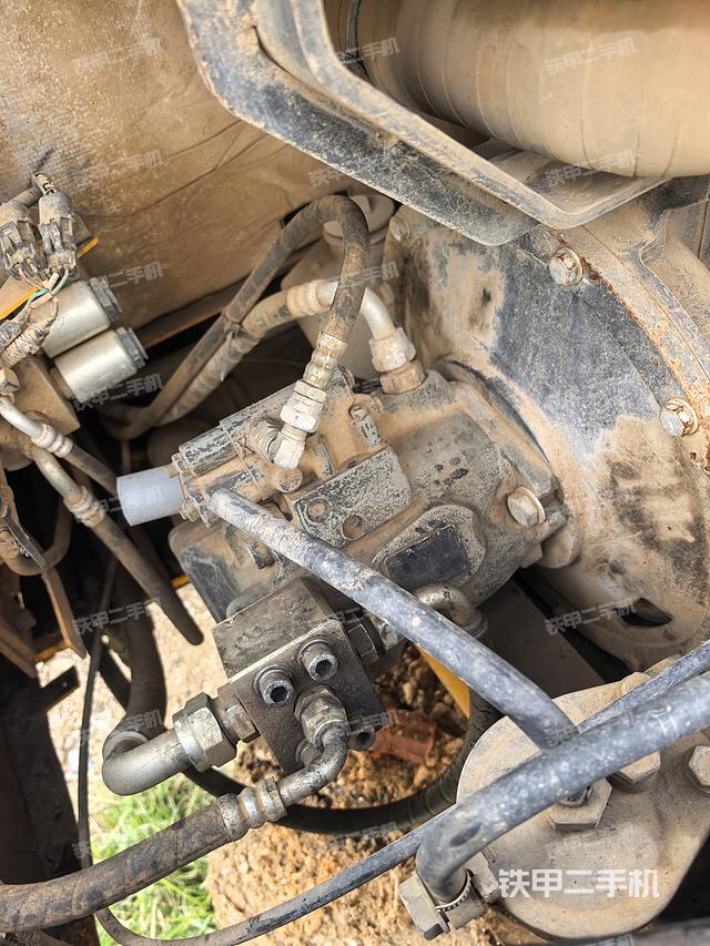 液壓泵艙室正面整體(整機(jī)外觀(guān)) 液壓泵艙室正面整體(整機(jī)外觀(guān))