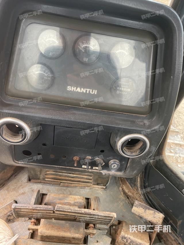 仪表盘全景（推土机驾驶室）