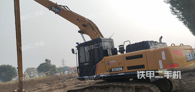 三一重工SY305C挖掘机