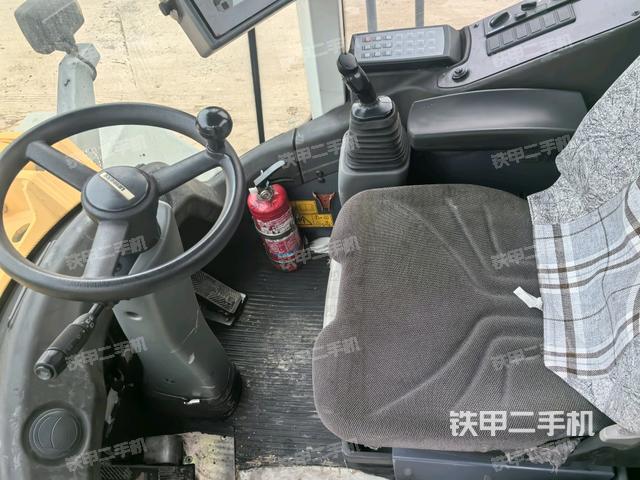 仪表盘(驾驶室部分) 仪表盘(驾驶室部分)