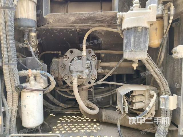 液壓泵艙室正面整體(整機外觀) 液壓泵艙室正面整體(整機外觀)