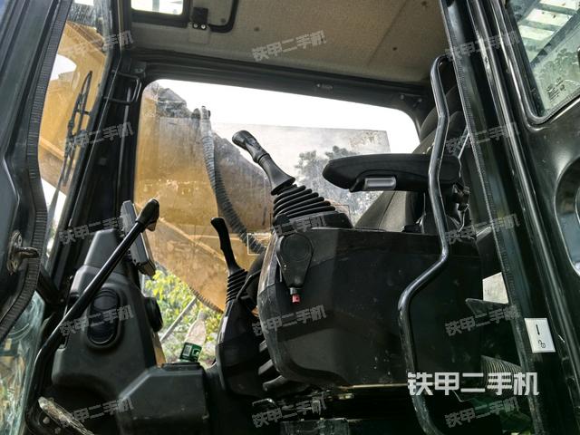 駕駛室正側(cè)(駕駛室部分) 駕駛室正側(cè)(駕駛室部分)