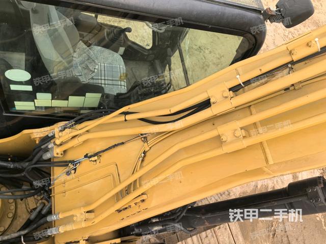 大臂背部俯視(工作和回轉(zhuǎn)裝置) 大臂背部俯視(工作和回轉(zhuǎn)裝置)