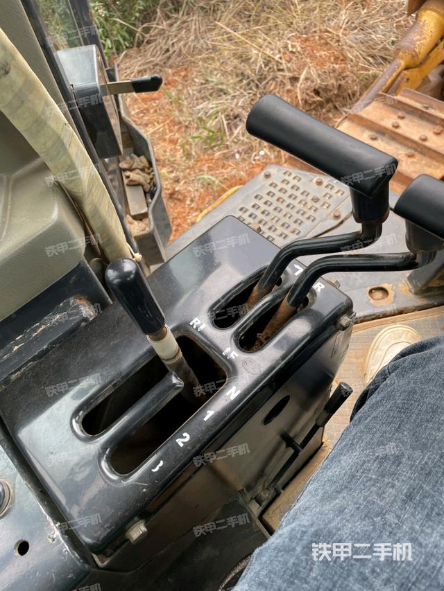 驾驶室内部全景（推土机驾驶室）