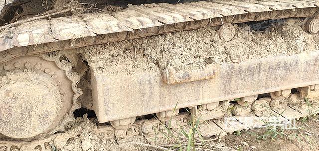 单侧履带整体(整机外观) 单侧履带整体(整机外观)