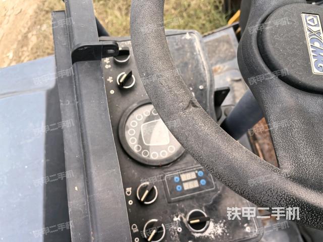 驾驶室侧向上照全景(压路机驾驶室) 驾驶室侧向上照全景(压路机驾驶室)