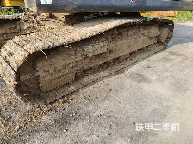 单侧履带整体(整机外观) 单侧履带整体(整机外观)