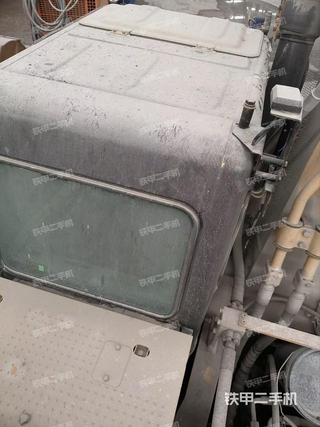 駕駛室頂部(整機外觀) 駕駛室頂部(整機外觀)