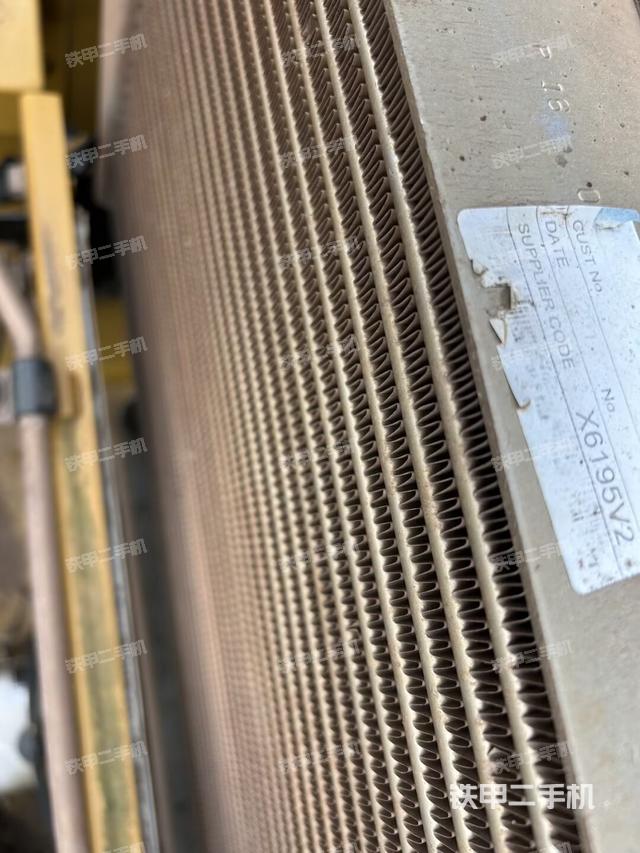 散熱器正面(大件艙室) 散熱器正面(大件艙室)
