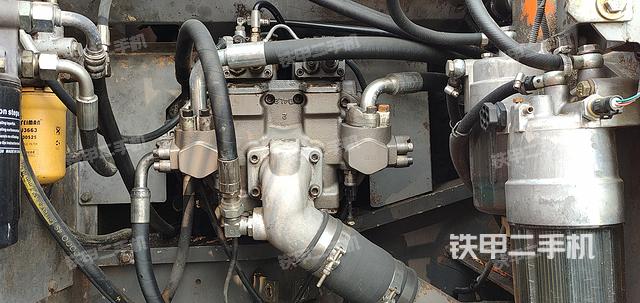 液壓泵艙室正面整體(整機(jī)外觀) 液壓泵艙室正面整體(整機(jī)外觀)