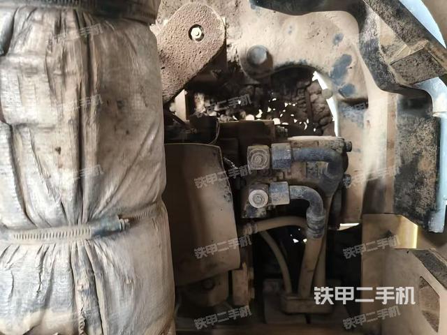 液壓泵艙室正面整體(整機(jī)外觀) 液壓泵艙室正面整體(整機(jī)外觀)