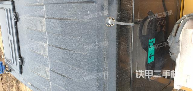 驾驶室顶部(整机外观) 驾驶室顶部(整机外观)