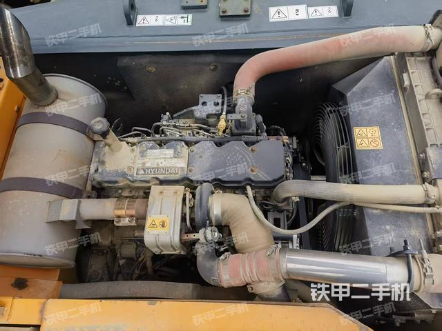 中央回轉接頭特寫(上車部件) 中央回轉接頭特寫(上車部件)