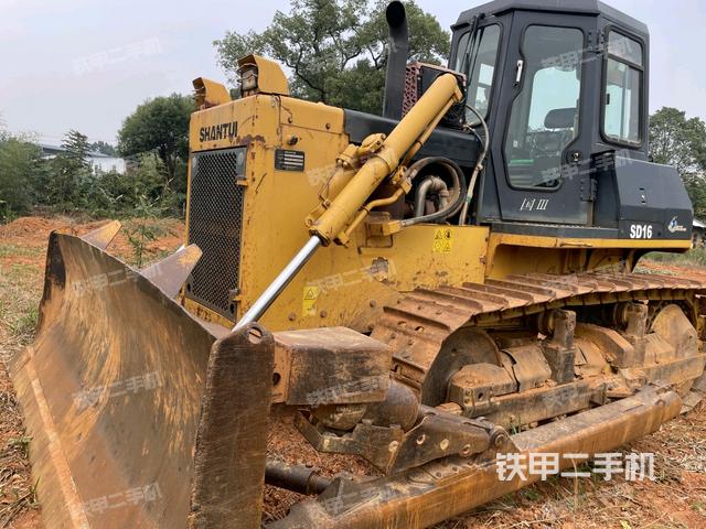 山推SD16标准型推土机