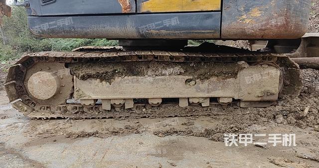 單側(cè)履帶整體(整機外觀) 單側(cè)履帶整體(整機外觀)