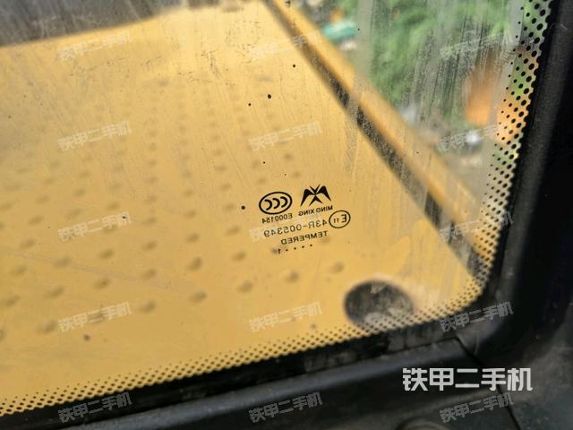 后窗玻璃角標(駕駛室部分) 后窗玻璃角標(駕駛室部分)