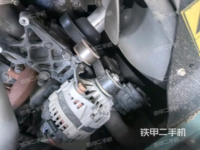 风扇及皮带(压路机发动机舱) 风扇及皮带(压路机发动机舱)