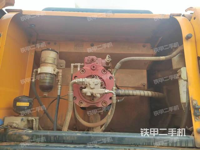 液壓泵艙室正面整體(整機(jī)外觀) 液壓泵艙室正面整體(整機(jī)外觀)