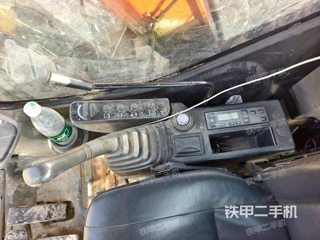 座椅右側(cè)控制臺(tái)/鑰匙門/油門/含右手柄(駕駛室部分) 座椅右側(cè)控制臺(tái)/鑰匙門/油門/含右手柄(駕駛室部分)
