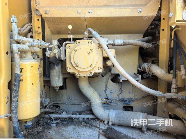 液壓泵艙室正面整體(整機(jī)外觀) 液壓泵艙室正面整體(整機(jī)外觀)