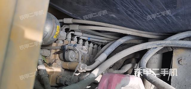 回转马达和主控阀（整机外观）