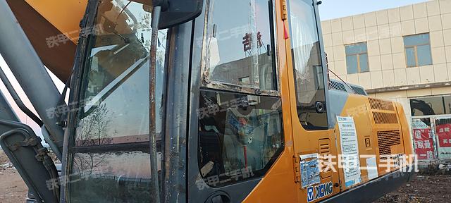 駕駛室整體(整機(jī)外觀) 駕駛室整體(整機(jī)外觀)