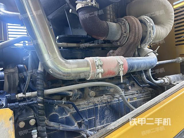 发动机右侧(整机外观及大件) 发动机右侧(整机外观及大件)