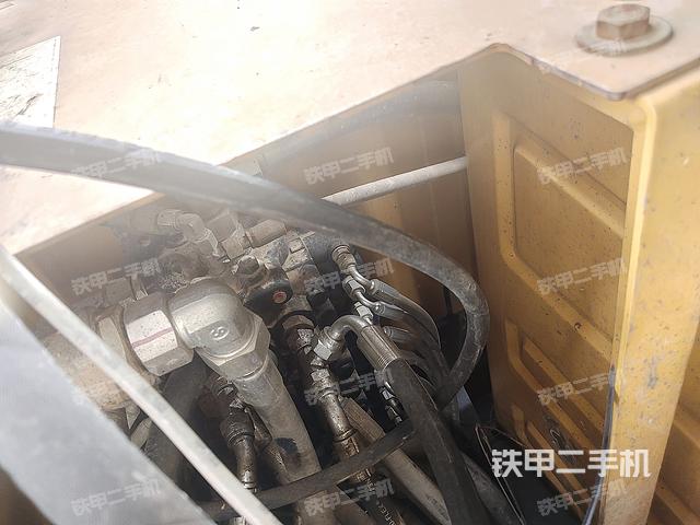 回转马达和主控阀（整机外观）