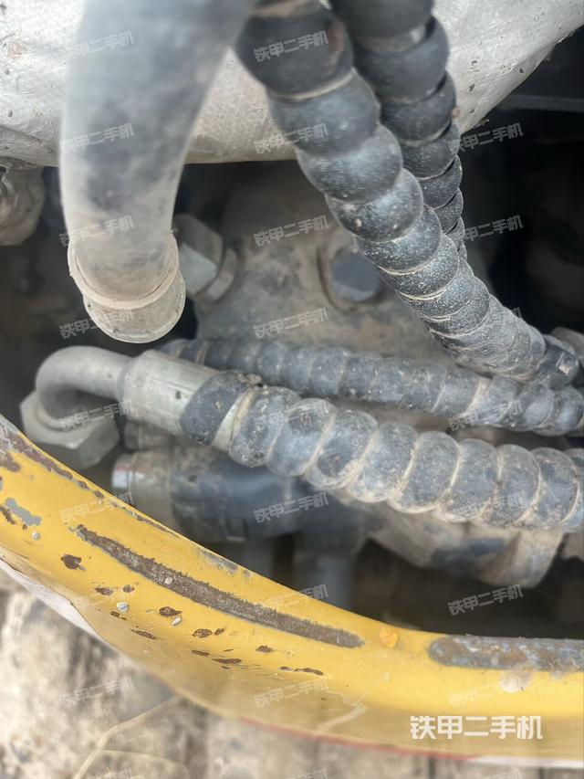 液壓泵艙室正面整體(整機(jī)外觀) 液壓泵艙室正面整體(整機(jī)外觀)