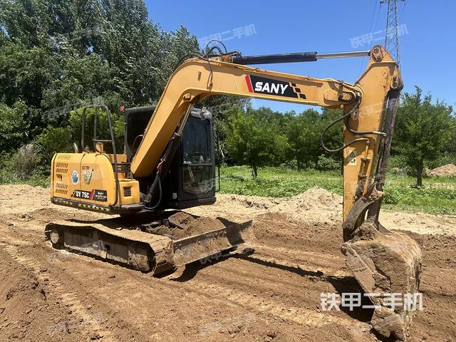 駕駛室頂部(整機(jī)外觀) 駕駛室頂部(整機(jī)外觀)