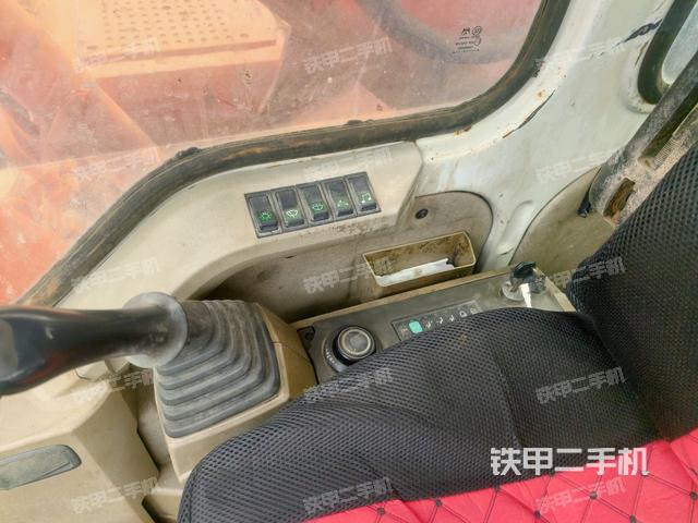 座椅右側(cè)控制臺(tái)/鑰匙門/油門/含右手柄(駕駛室部分) 座椅右側(cè)控制臺(tái)/鑰匙門/油門/含右手柄(駕駛室部分)