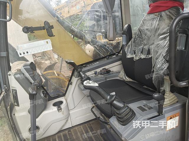 驾驶室顶部（整机外观）